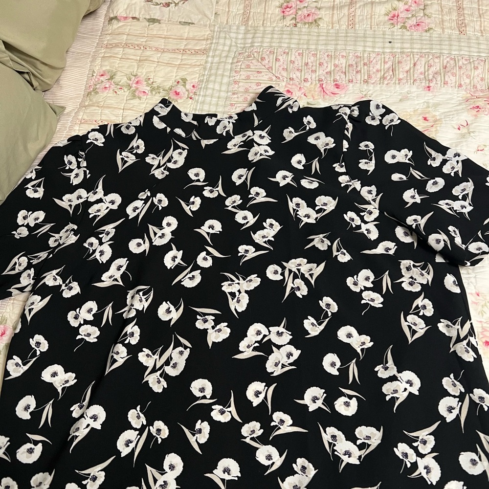 Ann Taylor Monochrome Floral Blouse